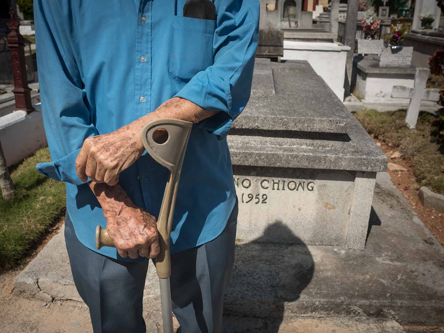 luis alarcon yellow last chinese in cuba photography of china 10 - Luis Alarcón | Documentary photography | Cuba | Chinese diaspora | Havana | Coolies - Luis Alarcón