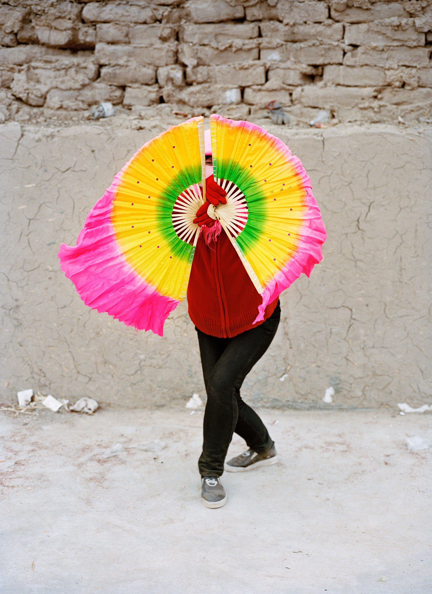 06 xiaoxiao xu watering my horse 2020 photography of china - Watering My Horse by Xiaoxiao Xu | Documentary photography | Great Wall | Portrait | Landscape photography - Watering My Horse by Xiaoxiao Xu