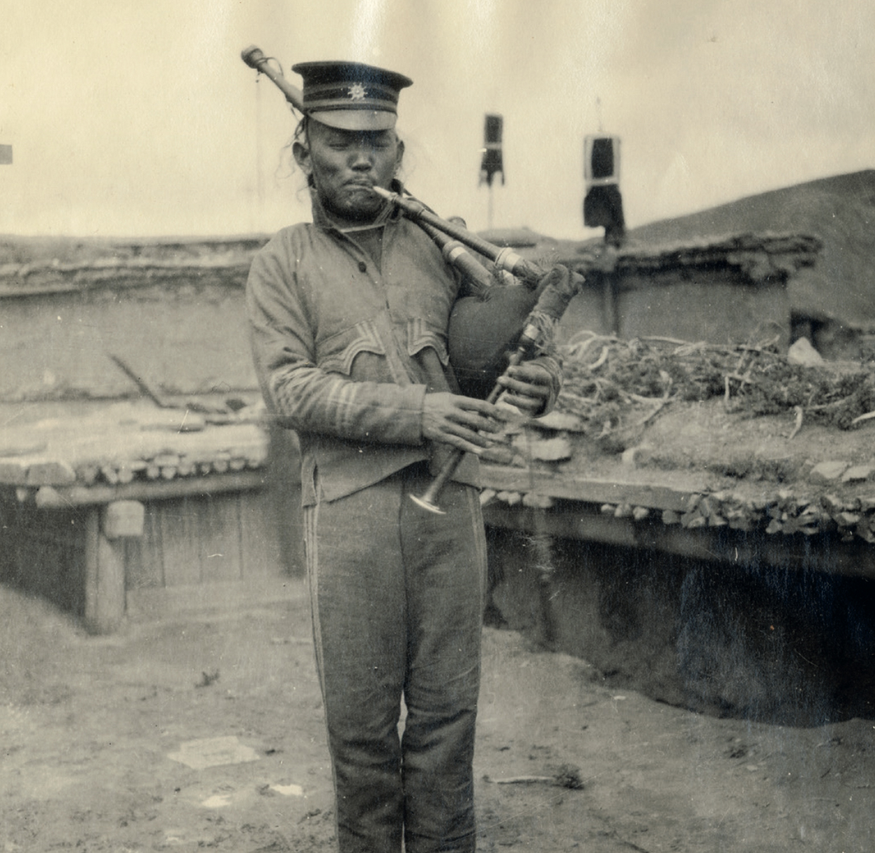 Albert Shelton Soldier from the escort of the Province Governor of Markham playing bagpipes 1914 20 - \