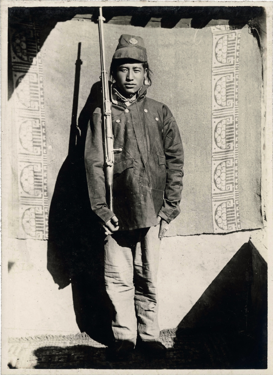 Aoki Bunkyō Tsering Gompo a Tibetan soldier who served as a personal guard and servant to Aoki Bunkyō during his stay in Lhasa 1913 16 - \