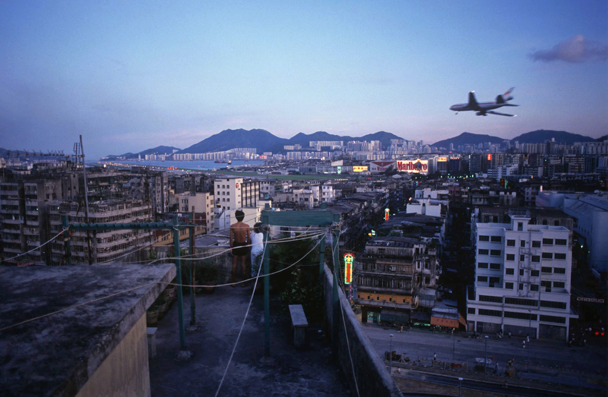 Greg_Girard_Rooftop_and_Plane_Hong_Kong_