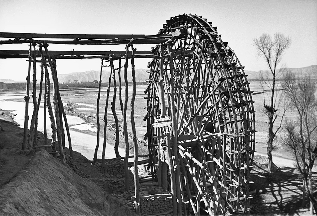 Ella Maillart Chine roue d irrigation Gansu 1935 Sucession Ella Maillart et Photo Elysee Lausanne - Ella Maillart |  - Ella Maillart