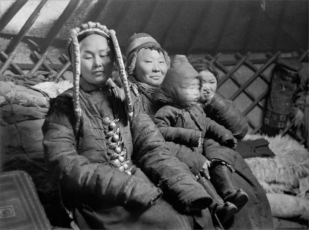 Ella Maillart Mongolie interieur Chine 1934 Sucession Ella Maillart et Photo Elysee Lausanne - Ella Maillart |  - Ella Maillart