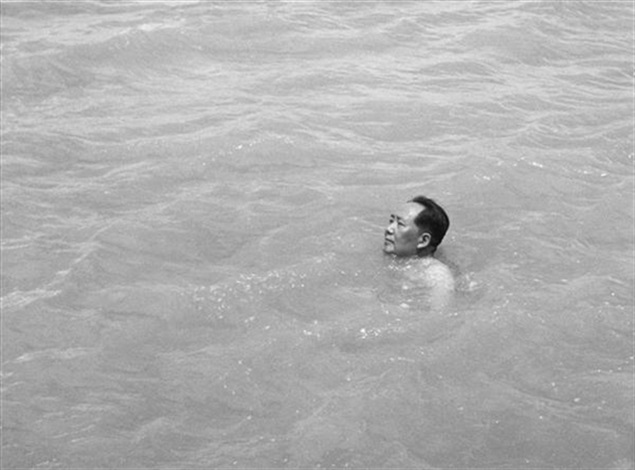 Hou Bo Mao Zedong in the Yangtze River 1956 - Hou Bo 侯波 |  - Hou Bo 侯波