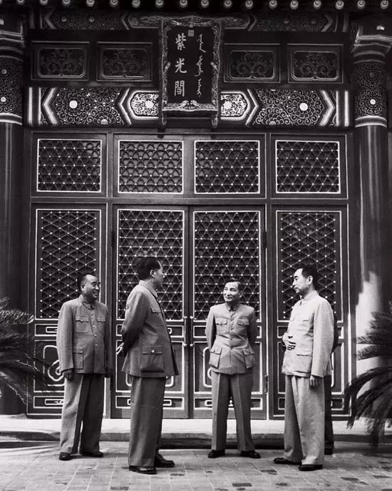 Hou Bo Mao Zedong Zhu De Zhou Erlai and Chen Yun 1954 - Hou Bo 侯波 |  - Hou Bo 侯波