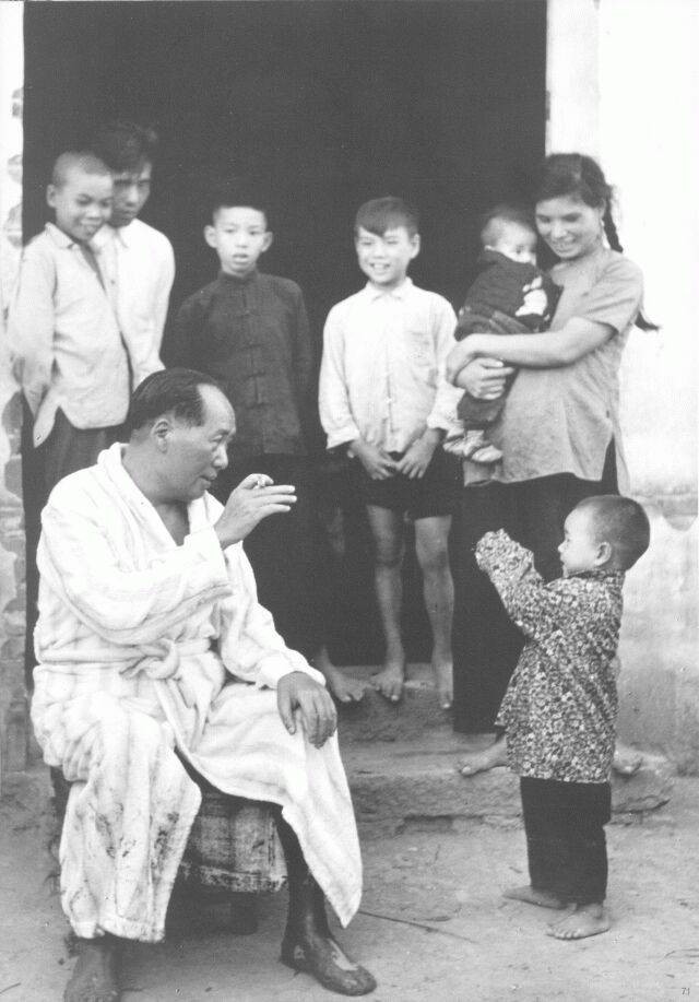 Hou BoMao Zedong and a kid 1959 - Hou Bo 侯波 |  - Hou Bo 侯波