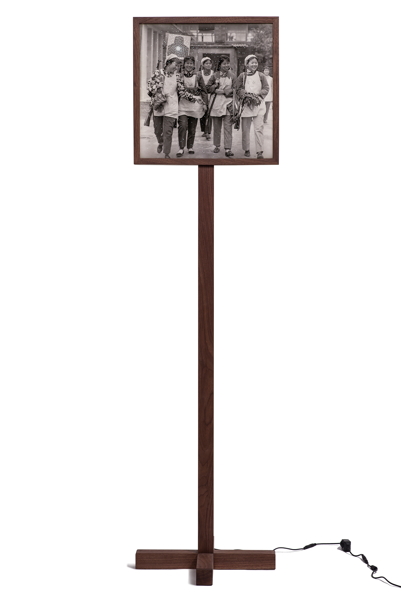 Cai Dongdong Back from Target Practice gelatin silver print LED light box 455x455x174cm 2017 - Cai Dongdong |  - Cai Dongdong 蔡东东