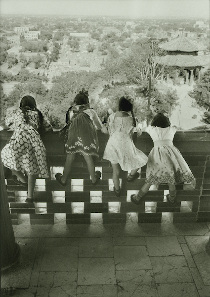 C015 4 Tom Hutchins Four girls looking over balcony to city in Pavilion on top of Coal Mountain Peking 1956 photography of china - Childhood in China |  - Childhood in China