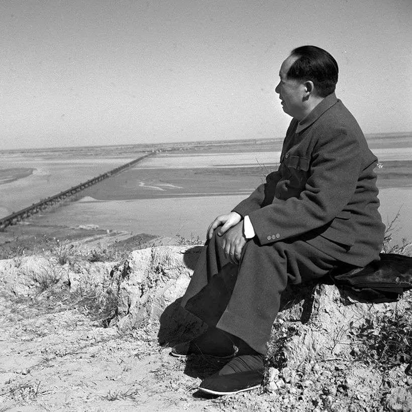 Hou Bo Chairman Mao inspecting the Yellow River 1952 sqaure