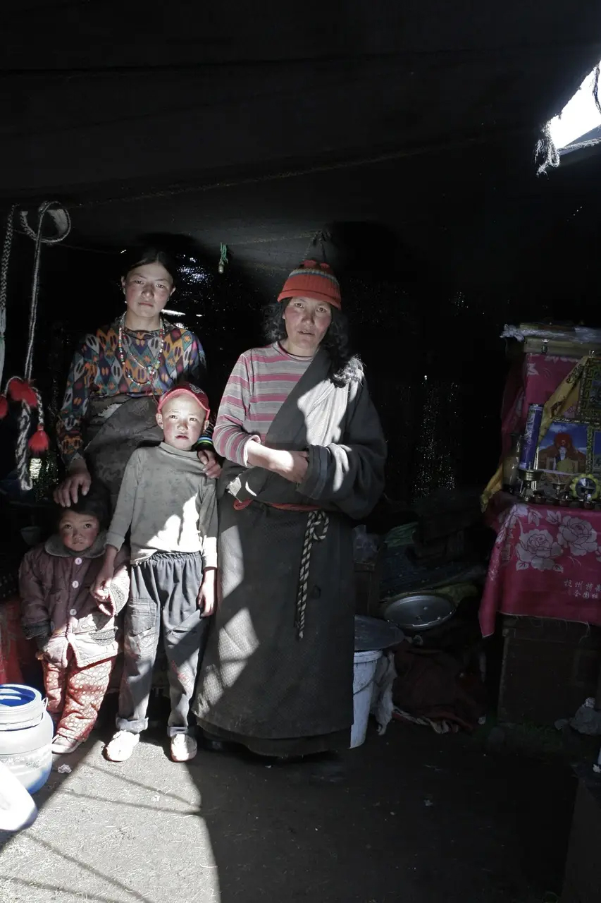 Jia Yu Tashi Dromal and Her Family Bayankhar Mountain 2009 Courtesy of the artist - Jia Yu - Strangers |  - Rencontres d’Arles 2025 | Jimei × Arles discovery Award Winner